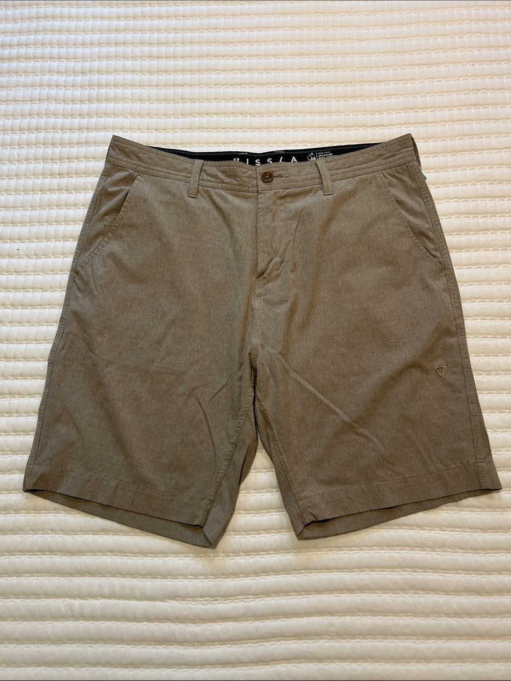 VISSLA Men's Flat Front Chino-Style Shorts in Khaki 33”